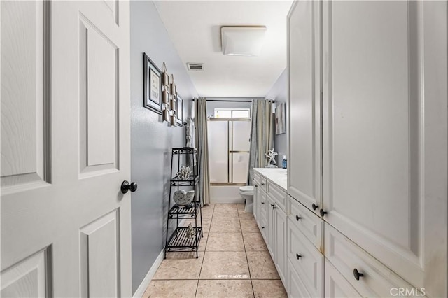 13250 Mercer St, Pacoima, CA 91331 - full bath featuring toilet, shower / bath combination with curtain, vanity, and tile patterned floors