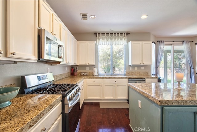 39883 S Creek Cir, Murrieta, CA 92563 - kitchen featuring appliances with stainless steel finishes, a sink, dark wood-type flooring, white cabinets, and recessed lighting