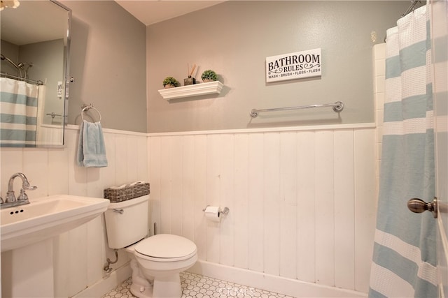 39883 S Creek Cir, Murrieta, CA 92563 - full bathroom with wainscoting, toilet, a shower with shower curtain, tile patterned floors, and a sink