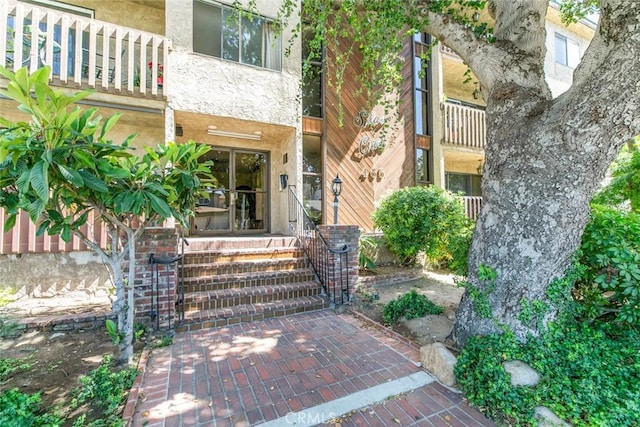 465 Ivy St Unit 203, Glendale, CA 91204 - doorway to property featuring stucco siding
