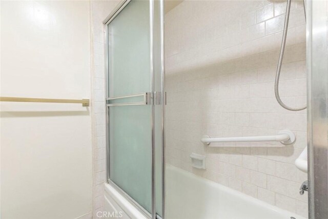 465 Ivy St Unit 203, Glendale, CA 91204 - full bath featuring shower / bath combination with glass door