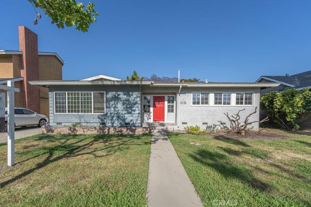 6770 E Parapet St, Long Beach, CA 90808 - view of front facade with a front lawn