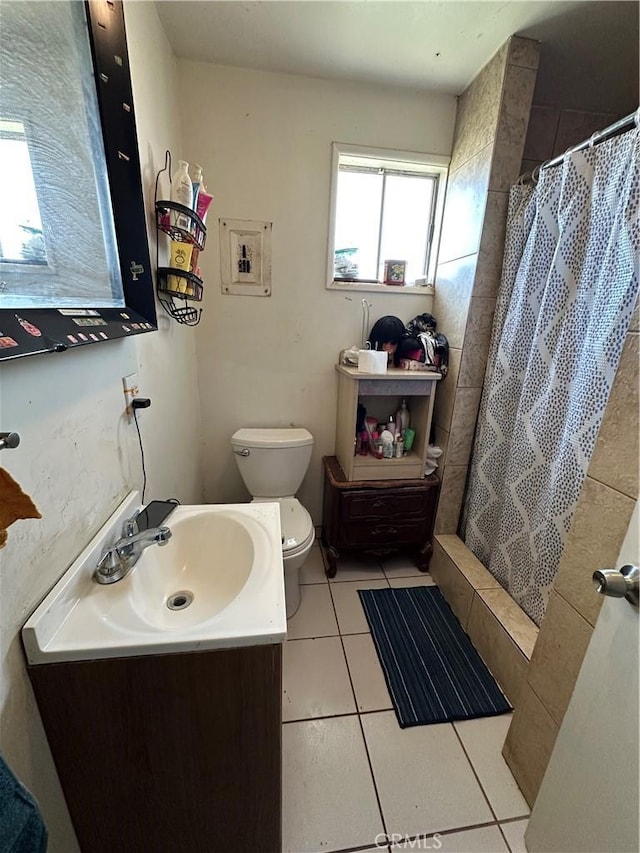 332 S Spring St, Blythe, CA 92225 - bathroom with vanity, toilet, tile patterned floors, and tiled shower
