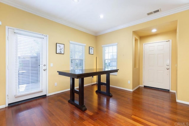 1306 Mill Valley Rd, Chula Vista, CA 91913 - unfurnished dining area with wood finished floors, ornamental molding, baseboards, and recessed lighting