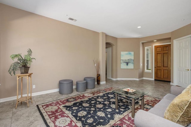 435 Sandalwood Ct, Encinitas, CA 92024 - living area featuring arched walkways and baseboards