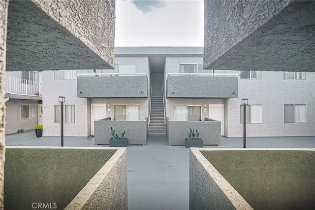 4406 Cahuenga Blvd, Toluca Lake, CA 91602 - exterior space featuring stucco siding and stairs