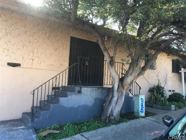 325 Dewey St, San Diego, CA 92113 - entrance to property with stucco siding