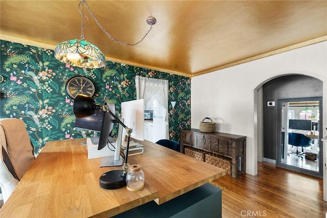 206 S Wisconsin St, Fallbrook, CA 92028 - dining area with arched walkways, wood finished floors, wallpapered walls, and ornamental molding