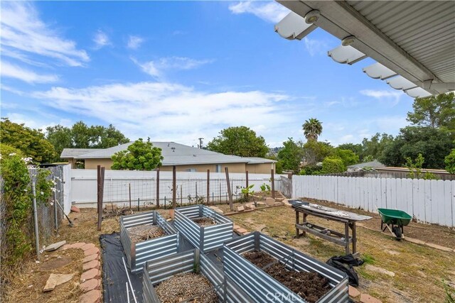 206 S Wisconsin St, Fallbrook, CA 92028 - view of yard featuring a vegetable garden