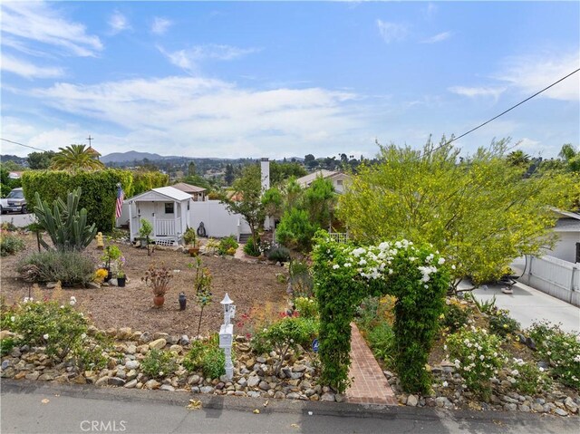 206 S Wisconsin St, Fallbrook, CA 92028 - view of yard with a mountain view