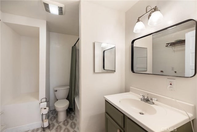 206 S Wisconsin St, Fallbrook, CA 92028 - bathroom with vanity, shower / bath combination, toilet, and baseboards