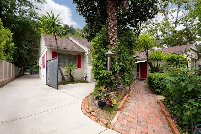 1731 Roscomare Rd, Los Angeles, CA 90077 - view of front facade featuring roof with shingles