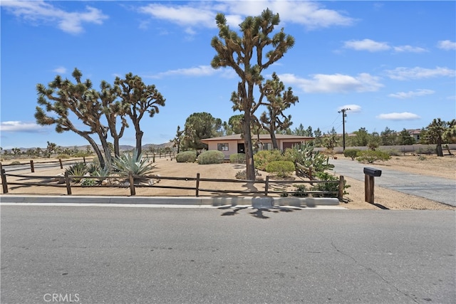 56287 Navajo Trl, Yucca Valley, CA 92284 - view of front facade with driveway