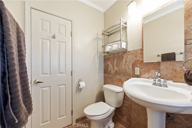 56287 Navajo Trl, Yucca Valley, CA 92284 - half bath featuring crown molding, toilet, a sink, and tile walls