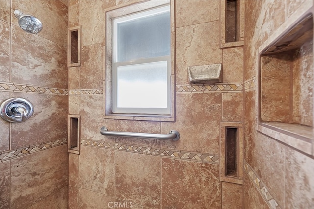 56287 Navajo Trl, Yucca Valley, CA 92284 - bathroom with a tile shower