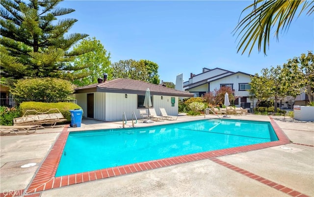 28012 Ridgeforest Ct, Rancho Palos Verdes, CA 90275 - community pool with a patio