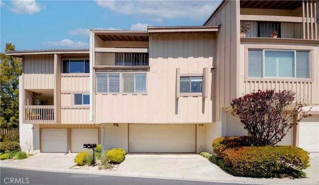 28012 Ridgeforest Ct, Rancho Palos Verdes, CA 90275 - view of property with a garage and driveway