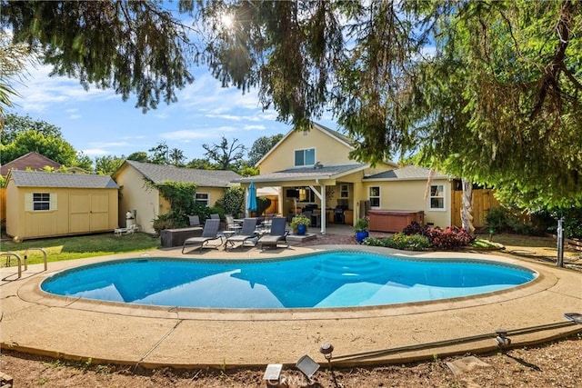 225 W 12th St, Chico, CA 95928 - outdoor pool featuring a hot tub and a patio area