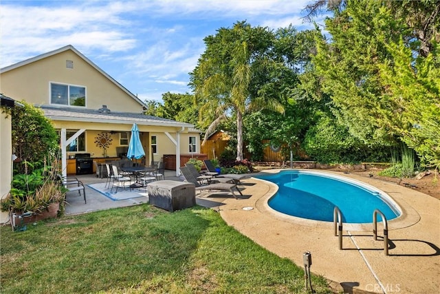 225 W 12th St, Chico, CA 95928 - view of swimming pool featuring a patio