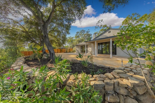 1068 Cuyama Rd, Ojai, CA 93023 - view of yard with a patio area