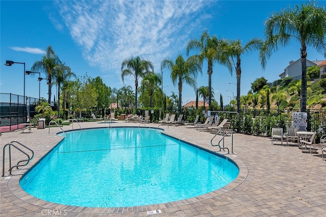 11884 Mariposa Bay Ln, Porter Ranch, CA 91326 - community pool with a patio area