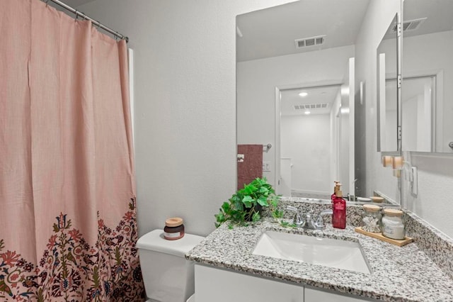 35180 Grove Trl, Fallbrook, CA 92028 - full bath featuring vanity, toilet, and a shower with shower curtain