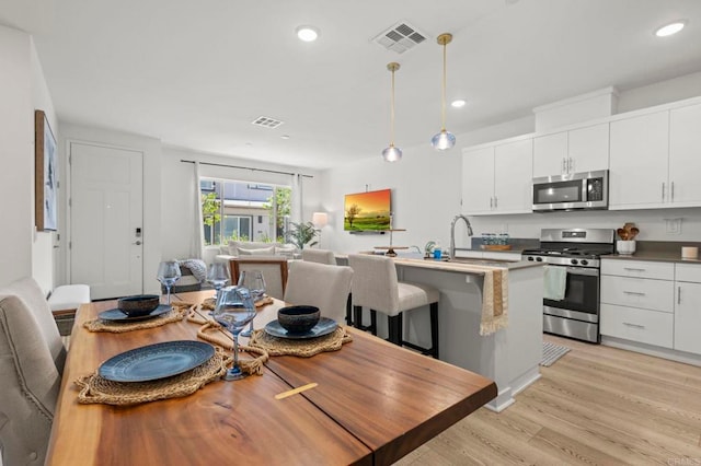 35180 Grove Trl, Fallbrook, CA 92028 - dining room featuring light wood finished floors and recessed lighting