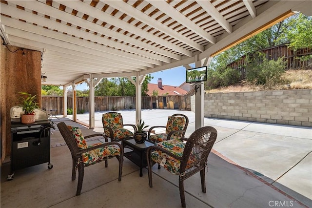 3314 Sandstone Ct, Palmdale, CA 93551 - fenced backyard featuring a patio