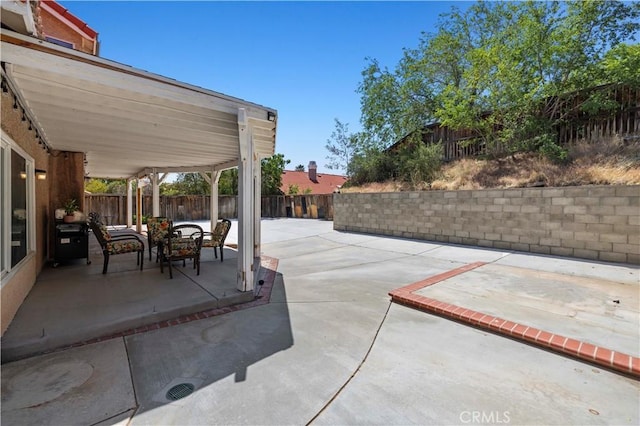 3314 Sandstone Ct, Palmdale, CA 93551 - fenced backyard featuring a patio