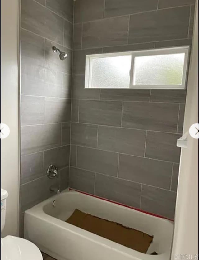 12426 Oaklawn Ave, Chula Vista, CA 91910 - full bath featuring shower / washtub combination and toilet