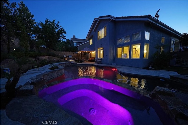 27324 Chesterfield Dr, Valencia, CA 91354 - swimming pool with an in-ground hot tub and a patio