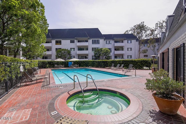 631 Wilcox Ave Unit 2E, Los Angeles, CA 90004 - community pool featuring a hot tub and a patio