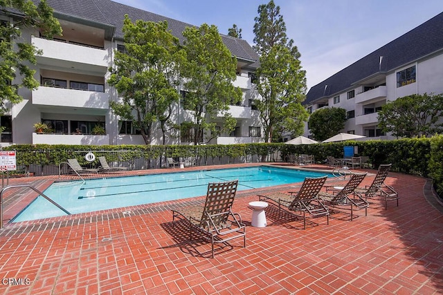 631 Wilcox Ave Unit 2E, Los Angeles, CA 90004 - view of community pool