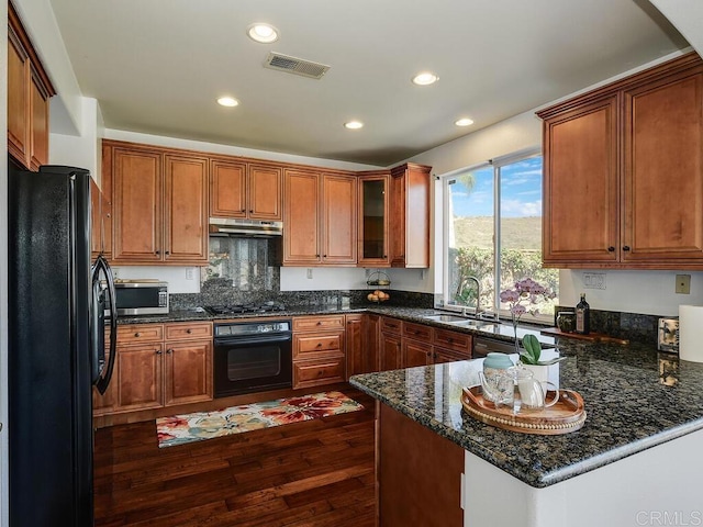 11615 Trailbrook Ln, San Diego, CA 92128 - kitchen with black appliances, under cabinet range hood, a sink, a peninsula, and recessed lighting