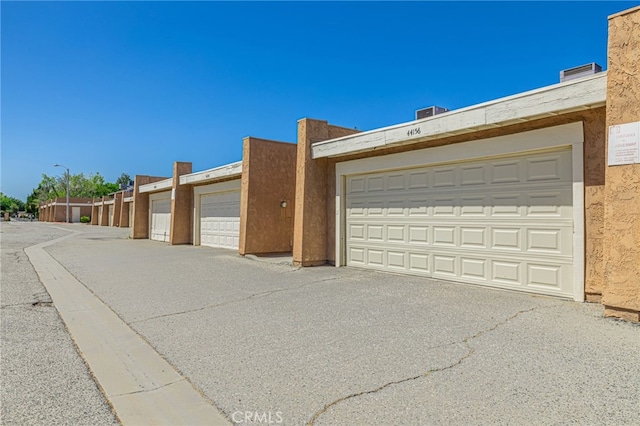 44156 30th St W, Lancaster, CA 93536 - view of garage
