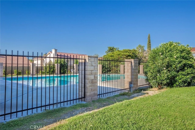 44156 30th St W, Lancaster, CA 93536 - view of community pool