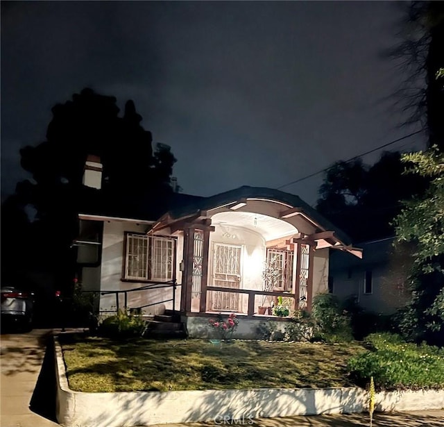 1049 E Claremont St, Pasadena, CA 91104 - bungalow featuring stucco siding and a porch