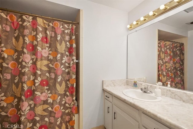 542 Via Estrada Unit A, Laguna Woods, CA 92637 - full bath with vanity and a shower with curtain