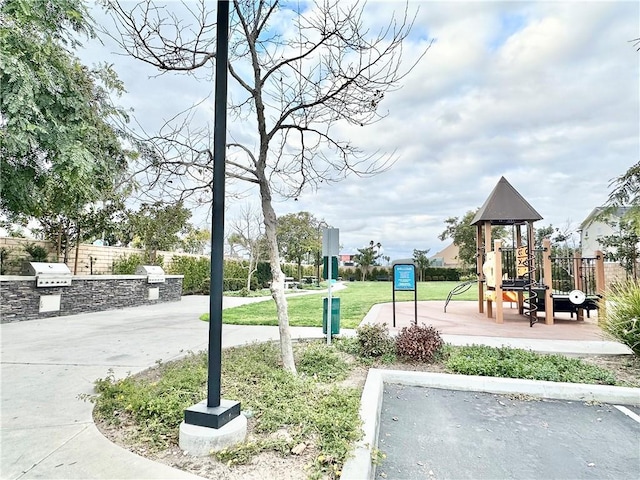 403 Aura Dr, Costa Mesa, CA 92626 - view of community with area for grilling