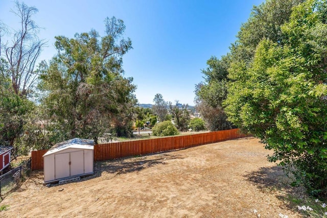 1711 Alhudson Dr, Escondido, CA 92029 - view of fenced backyard