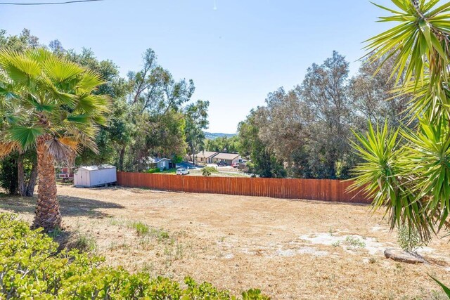 1711 Alhudson Dr, Escondido, CA 92029 - view of yard