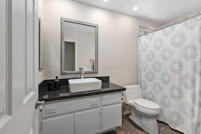 11171 Alejo Pl, San Diego, CA 92124 - bathroom featuring toilet, vanity, curtained shower, and recessed lighting