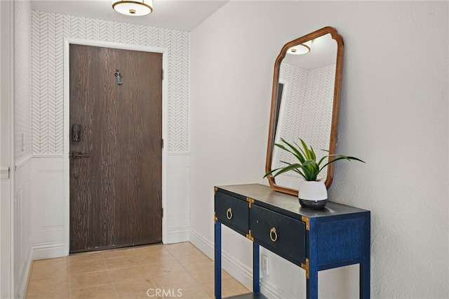 700 Esplanade Unit 9, Redondo Beach, CA 90277 - foyer entrance featuring light tile patterned floors, baseboards, and wallpapered walls