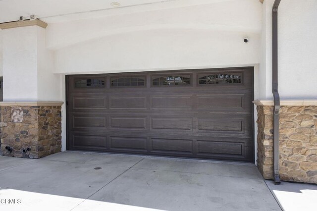 3236 Royal Oaks Dr Unit 5, Thousand Oaks, CA 91362 - garage featuring concrete driveway