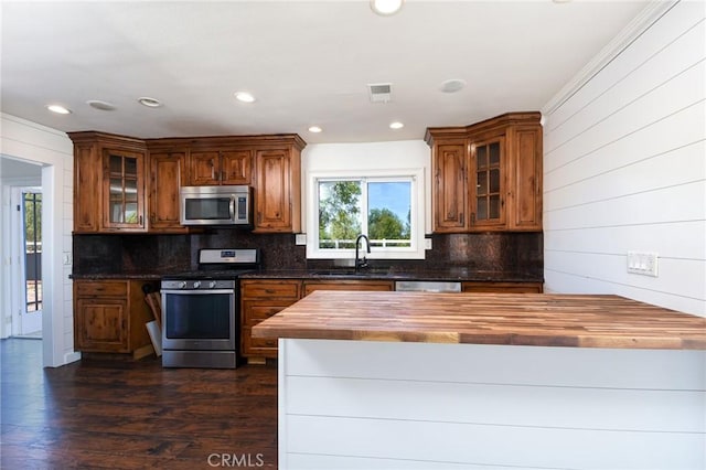 36055 Maddalena Rd, Winchester, CA 92596 - kitchen with appliances with stainless steel finishes, a sink, butcher block counters, brown cabinetry, and recessed lighting