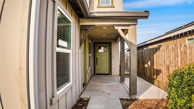522 Sansoni St, Los Banos, CA 93635 - doorway to property with a patio area