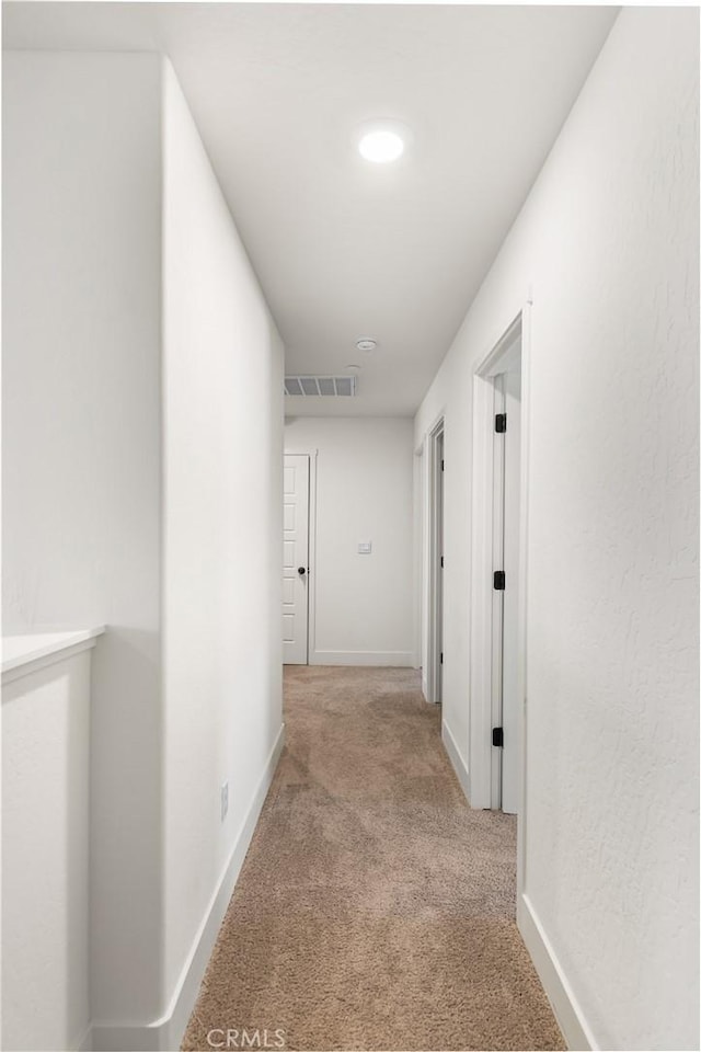 522 Sansoni St, Los Banos, CA 93635 - hall featuring carpet floors and baseboards