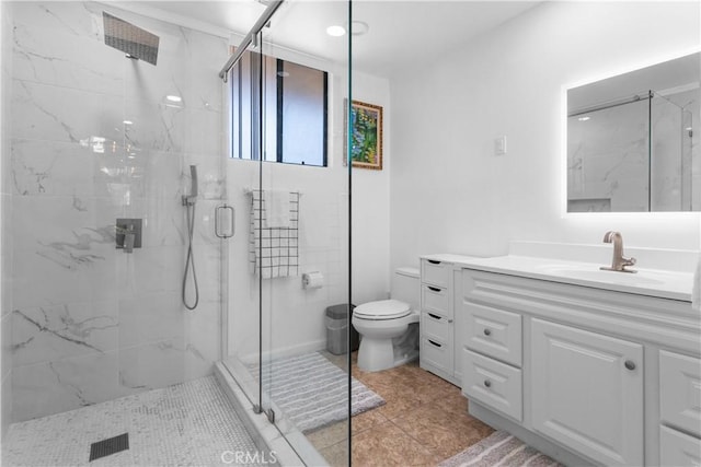 171 Yale Dr, Rancho Mirage, CA 92270 - full bath featuring a marble finish shower, toilet, vanity, and tile patterned floors