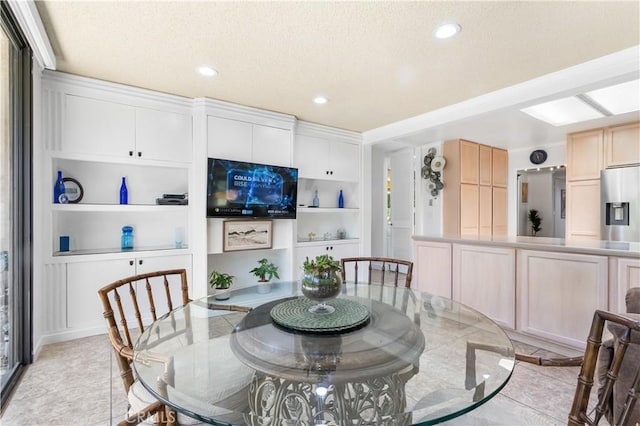 171 Yale Dr, Rancho Mirage, CA 92270 - dining area featuring recessed lighting, a textured ceiling, and built in shelves