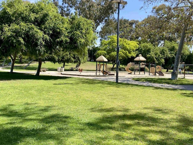 3252 Via Marin Unit 9, La Jolla, CA 92037 - view of property's community featuring a lawn
